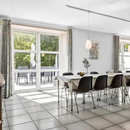 6 Bedroom Stunning In Holiday home Hojer