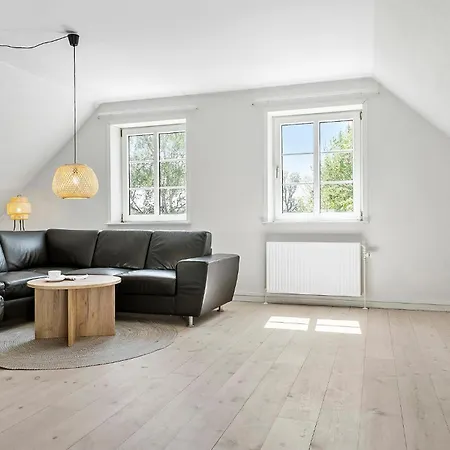 度假居 6 Bedroom Stunning In *